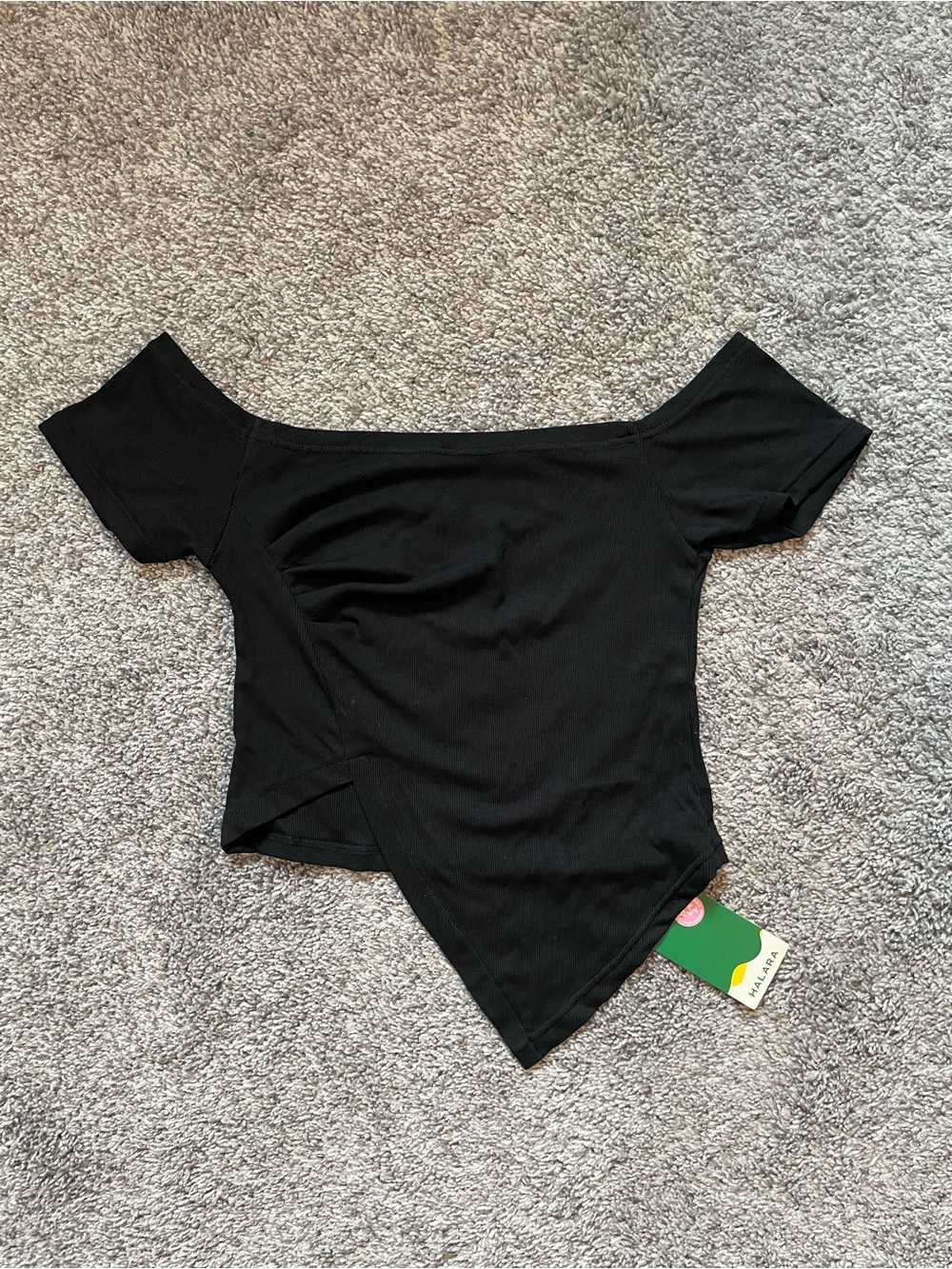 HALARA Black Off-Shoulder Asymmetric Crop Top